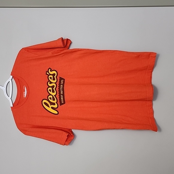 Reese's Peanut Butter Cups Shirt size Medium - Picture 1 of 7